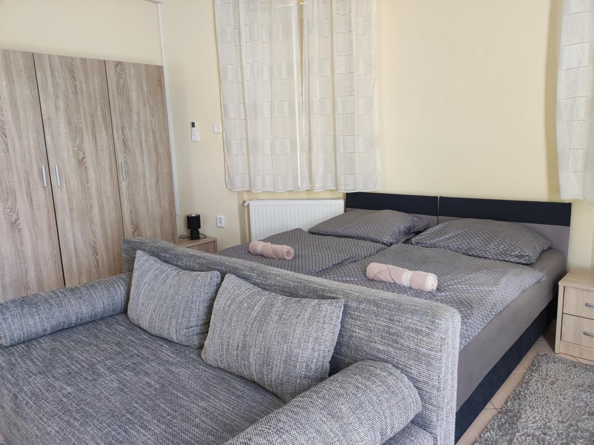 Varalja Vendeghaz Tata Room photo